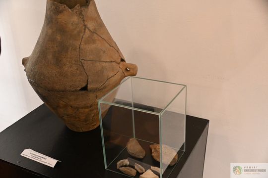 Pow. krasnostawski. Wystawa „Pod warstwą czasu” oficjalnie otwarta [GALERIA ZDJĘĆ]