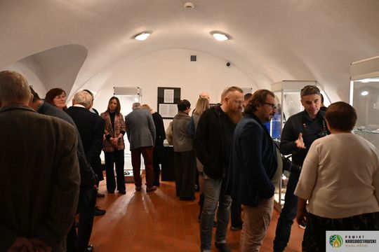 Pow. krasnostawski. Wystawa „Pod warstwą czasu” oficjalnie otwarta [GALERIA ZDJĘĆ]