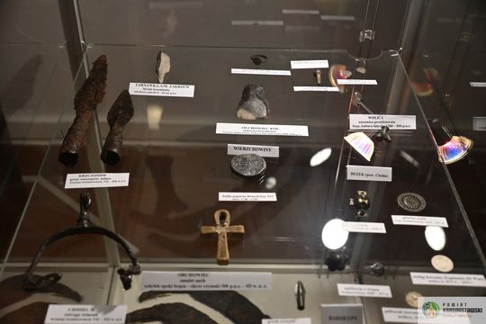 Pow. krasnostawski. Wystawa „Pod warstwą czasu” oficjalnie otwarta [GALERIA ZDJĘĆ]