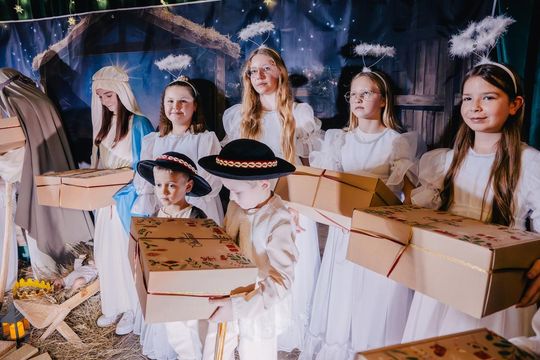 „Cud grudniowej nocy” w Starych Depułtyczach. Młodzi artyści zachwycili! [GALERIA ZDJĘĆ]