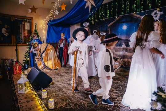 „Cud grudniowej nocy” w Starych Depułtyczach. Młodzi artyści zachwycili! [GALERIA ZDJĘĆ]