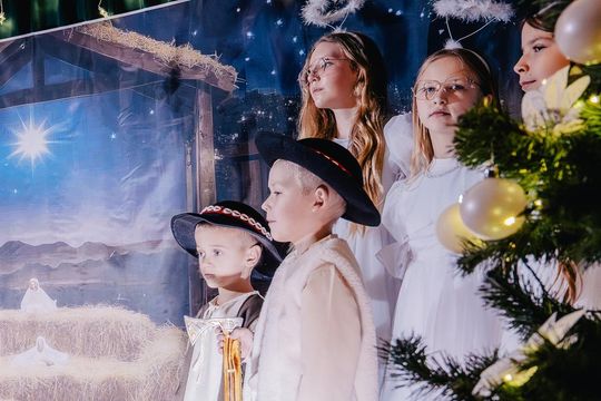 „Cud grudniowej nocy” w Starych Depułtyczach. Młodzi artyści zachwycili! [GALERIA ZDJĘĆ]