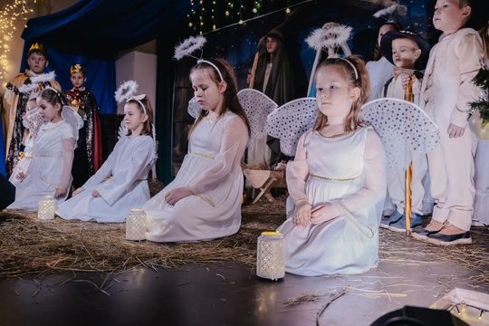 „Cud grudniowej nocy” w Starych Depułtyczach. Młodzi artyści zachwycili! [GALERIA ZDJĘĆ]