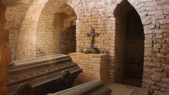 Nowe oblicze zabytkowych krypt kościoła św. Ludwika we Włodawie [GALERIA ZDJĘĆ]