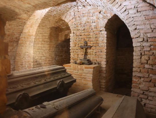 Nowe oblicze zabytkowych krypt kościoła św. Ludwika we Włodawie [GALERIA ZDJĘĆ]