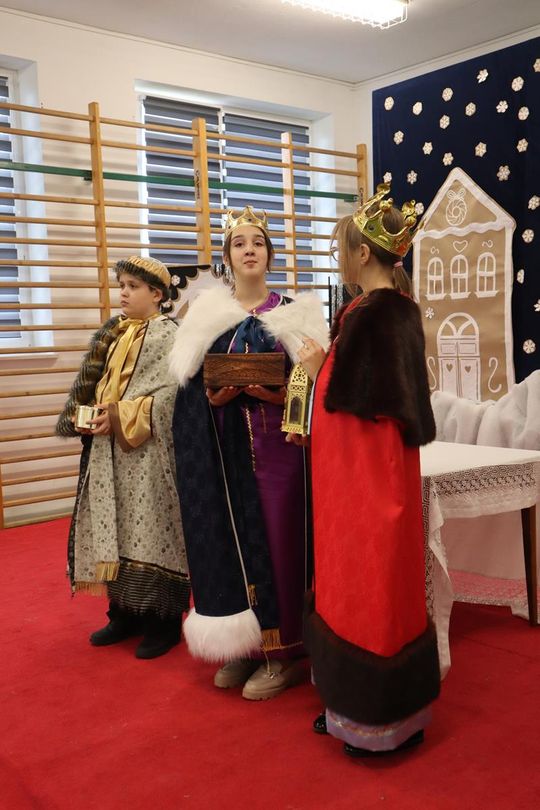 Gm. Sawin. Magiczne jasełka w Szkole Podstawowej w Bukowie Wielkiej [GALERIA ZDJĘĆ]