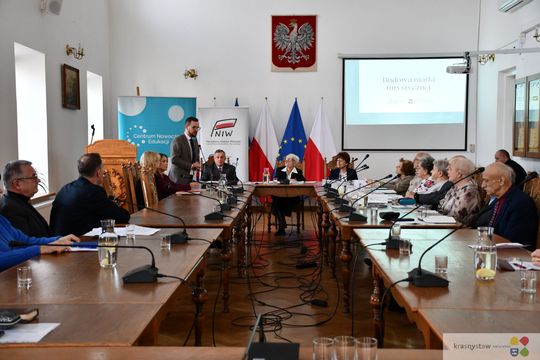 Krasnystaw. XIX Sesja Rady Seniorów Miasta Krasnystaw - podsumowanie działań, wyróżnienie i świąteczne spotkanie [GALERIA ZDJĘĆ]