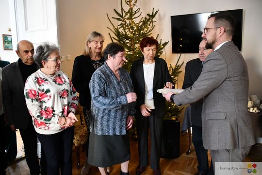 Krasnystaw. XIX Sesja Rady Seniorów Miasta Krasnystaw - podsumowanie działań, wyróżnienie i świąteczne spotkanie [GALERIA ZDJĘĆ]
