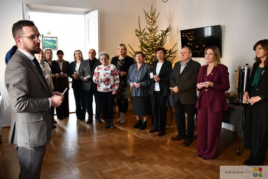 Krasnystaw. XIX Sesja Rady Seniorów Miasta Krasnystaw - podsumowanie działań, wyróżnienie i świąteczne spotkanie [GALERIA ZDJĘĆ]