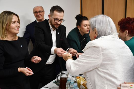 Uroczyste spotkanie wigilijne w Dziennym Domu Pomocy Społecznej w Krasnymstawie [GALERIA ZDJĘĆ] 