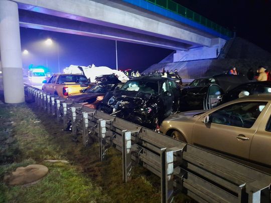 KU PRZESTRODZE. Zderzenie 18 pojazdów. 12 osób poszkodowanych [ZDJĘCIA]