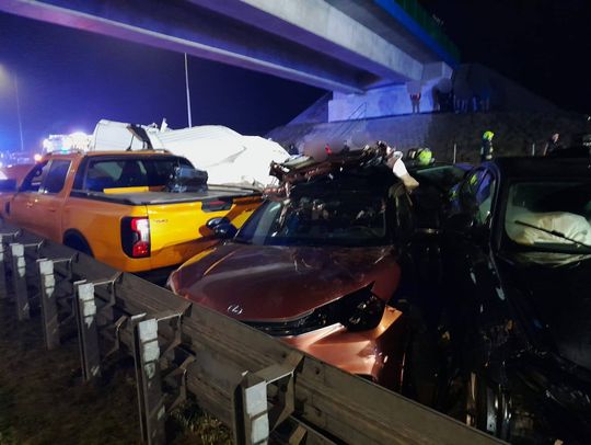 KU PRZESTRODZE. Zderzenie 18 pojazdów. 12 osób poszkodowanych [ZDJĘCIA]