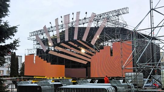 Wystrzałowy Sylwester z TV Republika. Scena w Chełmie rośnie z dnia na dzień! [ZDJĘCIA]