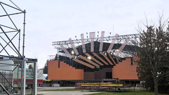 Wystrzałowy Sylwester z TV Republika. Scena w Chełmie rośnie z dnia na dzień! [ZDJĘCIA]