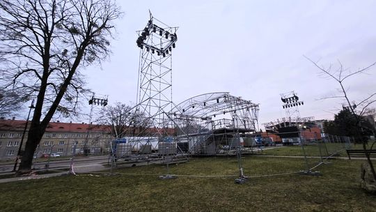 Wystrzałowy Sylwester z TV Republika. Scena w Chełmie rośnie z dnia na dzień! [ZDJĘCIA]