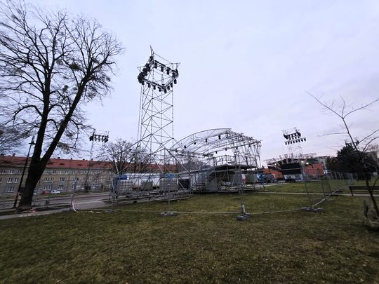 Wystrzałowy Sylwester z TV Republika. Scena w Chełmie rośnie z dnia na dzień! [ZDJĘCIA]