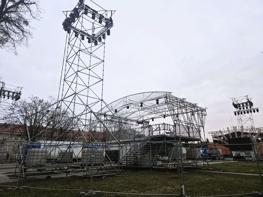 Wystrzałowy Sylwester z TV Republika. Scena w Chełmie rośnie z dnia na dzień! [ZDJĘCIA]