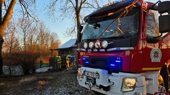Wypadek tuż przed Wigilią. Akcja ratunkowa w Sękowie. Senior wpadł do wykopu [ZDJĘCIA]