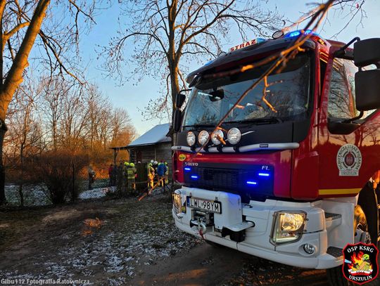 Wypadek tuż przed Wigilią. Akcja ratunkowa w Sękowie. Senior wpadł do wykopu [ZDJĘCIA]