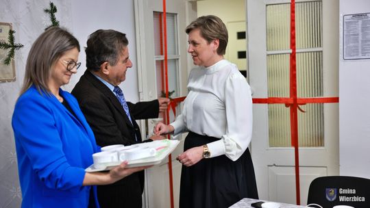 Jasełka w Wierzbicy - kolędowali najmłodsi, ale też seniorzy [GALERIA ZDJĘĆ]