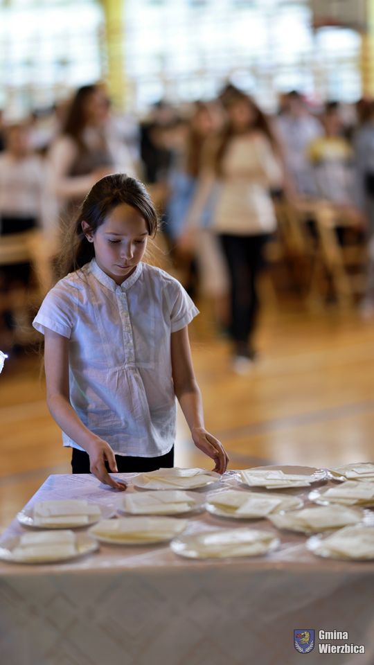 Jasełka w Wierzbicy - kolędowali najmłodsi, ale też seniorzy [GALERIA ZDJĘĆ]