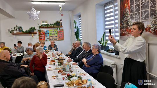 Jasełka w Wierzbicy - kolędowali najmłodsi, ale też seniorzy [GALERIA ZDJĘĆ]