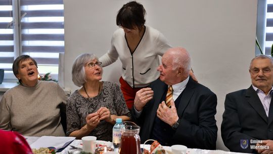 Jasełka w Wierzbicy - kolędowali najmłodsi, ale też seniorzy [GALERIA ZDJĘĆ]