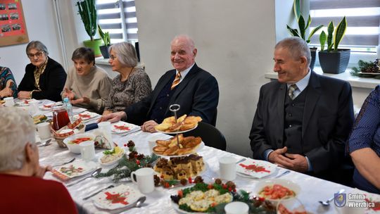 Jasełka w Wierzbicy - kolędowali najmłodsi, ale też seniorzy [GALERIA ZDJĘĆ]