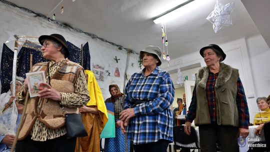 Jasełka w Wierzbicy - kolędowali najmłodsi, ale też seniorzy [GALERIA ZDJĘĆ]