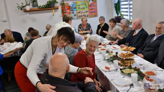 Jasełka w Wierzbicy - kolędowali najmłodsi, ale też seniorzy [GALERIA ZDJĘĆ]