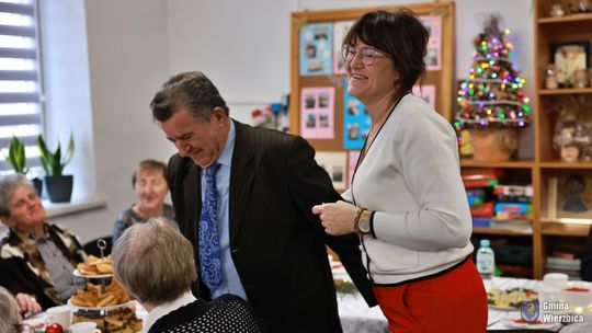 Jasełka w Wierzbicy - kolędowali najmłodsi, ale też seniorzy [GALERIA ZDJĘĆ]