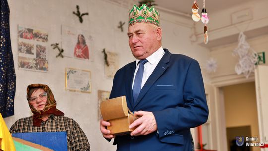 Jasełka w Wierzbicy - kolędowali najmłodsi, ale też seniorzy [GALERIA ZDJĘĆ]