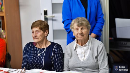 Jasełka w Wierzbicy - kolędowali najmłodsi, ale też seniorzy [GALERIA ZDJĘĆ]