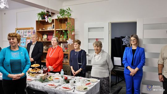 Jasełka w Wierzbicy - kolędowali najmłodsi, ale też seniorzy [GALERIA ZDJĘĆ]