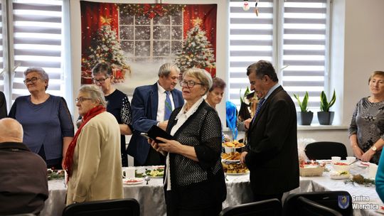 Jasełka w Wierzbicy - kolędowali najmłodsi, ale też seniorzy [GALERIA ZDJĘĆ]