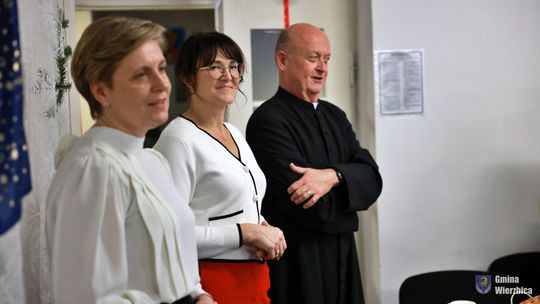 Jasełka w Wierzbicy - kolędowali najmłodsi, ale też seniorzy [GALERIA ZDJĘĆ]