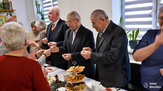 Jasełka w Wierzbicy - kolędowali najmłodsi, ale też seniorzy [GALERIA ZDJĘĆ]