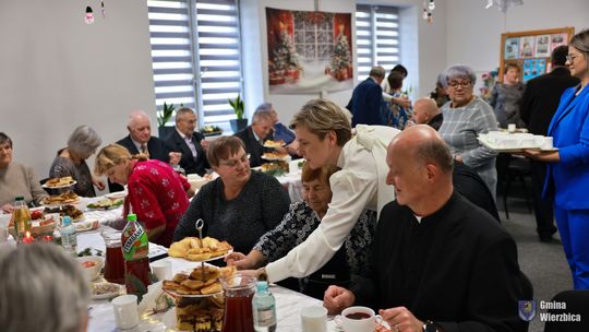 Jasełka w Wierzbicy - kolędowali najmłodsi, ale też seniorzy [GALERIA ZDJĘĆ]