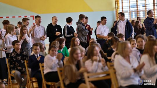 Jasełka w Wierzbicy - kolędowali najmłodsi, ale też seniorzy [GALERIA ZDJĘĆ]