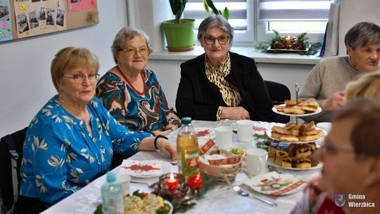 Jasełka w Wierzbicy - kolędowali najmłodsi, ale też seniorzy [GALERIA ZDJĘĆ]