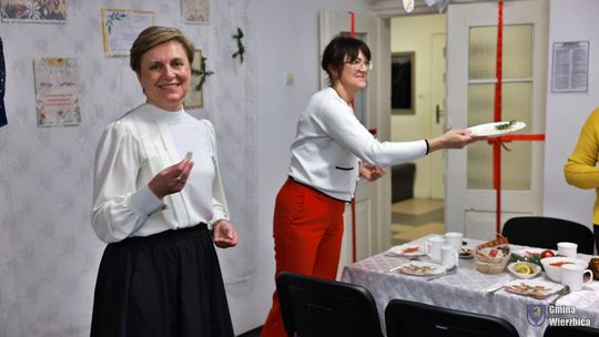 Jasełka w Wierzbicy - kolędowali najmłodsi, ale też seniorzy [GALERIA ZDJĘĆ]