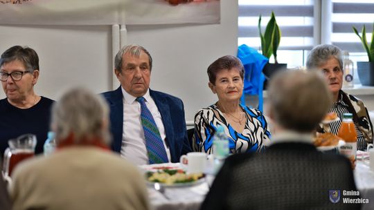 Jasełka w Wierzbicy - kolędowali najmłodsi, ale też seniorzy [GALERIA ZDJĘĆ]