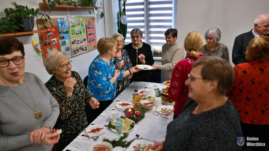 Jasełka w Wierzbicy - kolędowali najmłodsi, ale też seniorzy [GALERIA ZDJĘĆ]