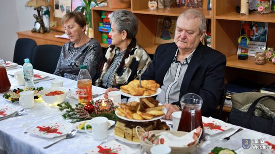 Jasełka w Wierzbicy - kolędowali najmłodsi, ale też seniorzy [GALERIA ZDJĘĆ]