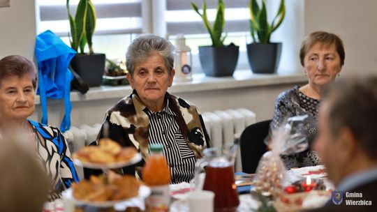 Jasełka w Wierzbicy - kolędowali najmłodsi, ale też seniorzy [GALERIA ZDJĘĆ]