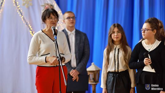 Jasełka w Wierzbicy - kolędowali najmłodsi, ale też seniorzy [GALERIA ZDJĘĆ]