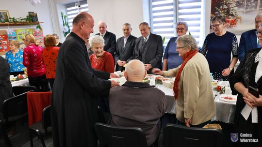 Jasełka w Wierzbicy - kolędowali najmłodsi, ale też seniorzy [GALERIA ZDJĘĆ]