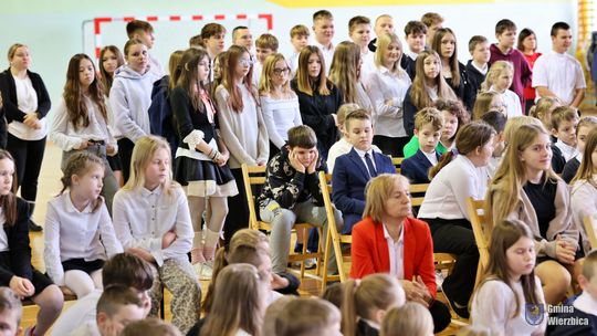 Jasełka w Wierzbicy - kolędowali najmłodsi, ale też seniorzy [GALERIA ZDJĘĆ]