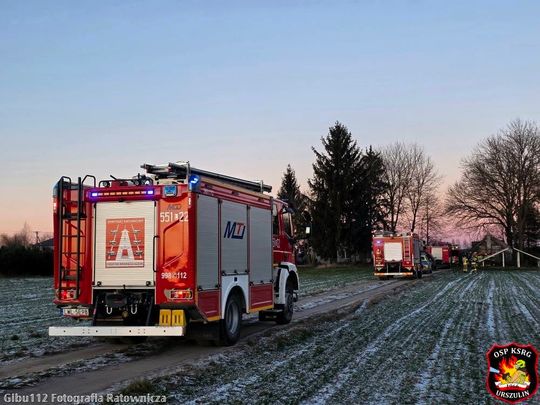 Wypadek tuż przed Wigilią. Akcja ratunkowa w Sękowie. Senior wpadł do wykopu [ZDJĘCIA]