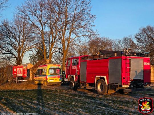 Wypadek tuż przed Wigilią. Akcja ratunkowa w Sękowie. Senior wpadł do wykopu [ZDJĘCIA]